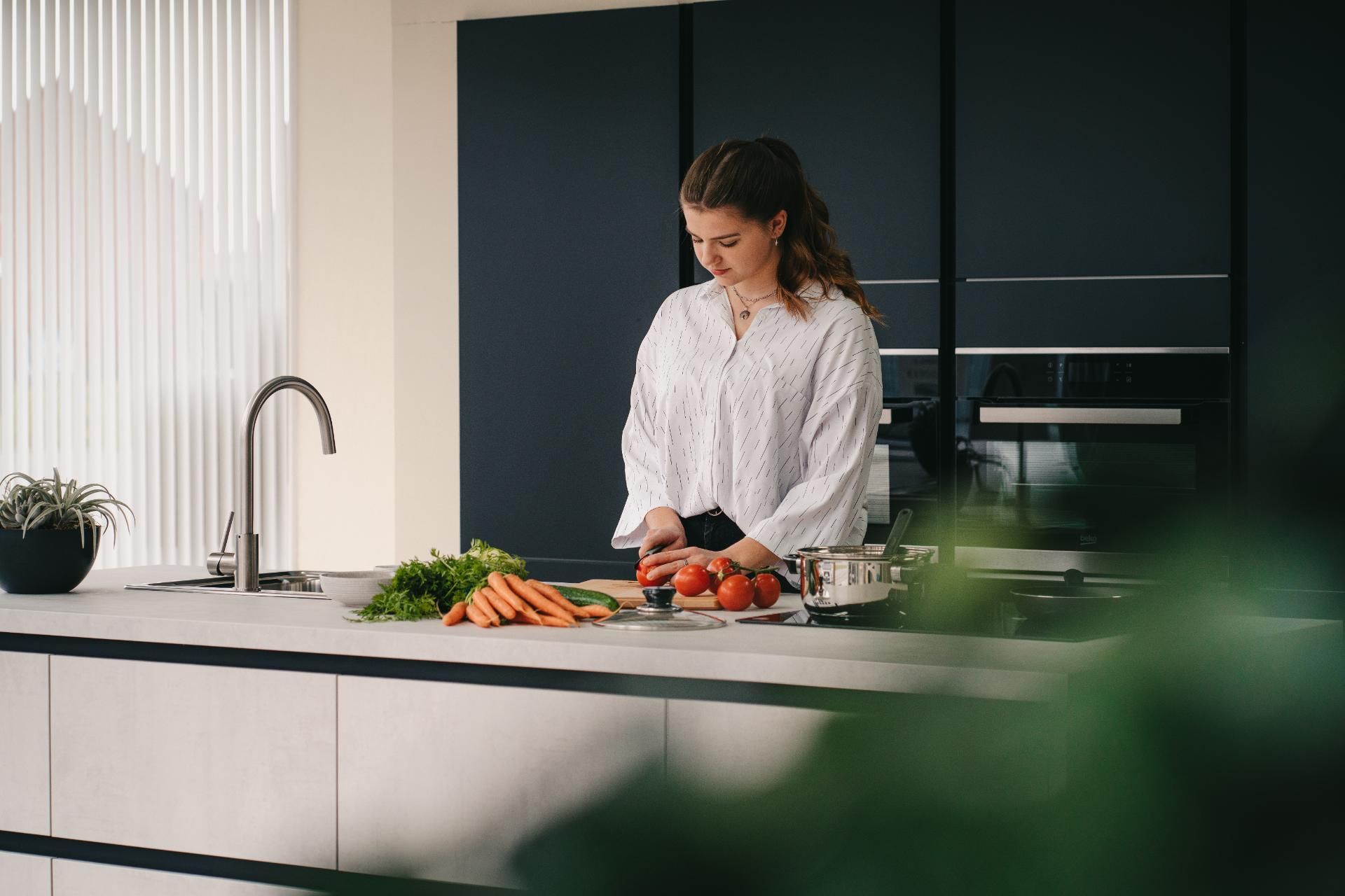 Goedkope keukens met kwaliteit in de showroom van J&S Budgetkeukens in Bocholt